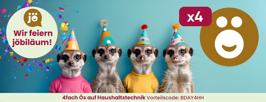 Wir feiern jöbilaum! 4fach Ös auf Haushaltstechnik Vorteilscode: BDAY4HH – Vier Erdmännchen in Partyhüten vor blauem Hintergrund