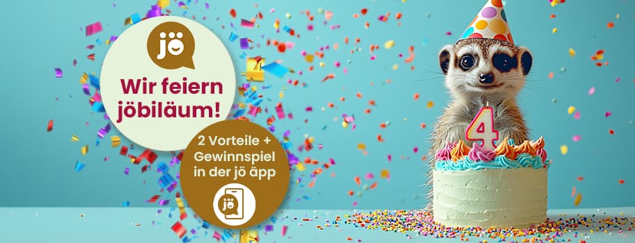 Wir feiern jöbiläum! 2 Vorteile + Gewinnspiel in der jö app – Erdmännchen mit Partyhut und Kuchen mit Kerze „4“