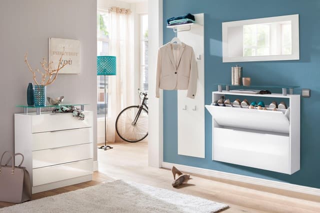 Platzsparende Garderobe