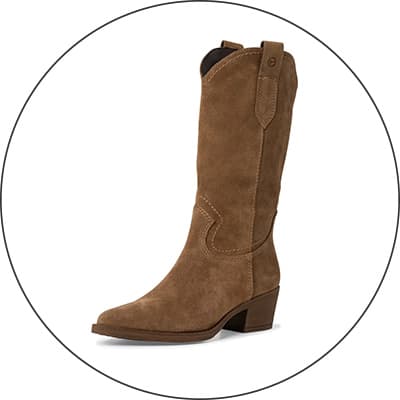 Brauner Cowboystiefel mit mittelhohem Schaft, seitlichen Laschen und Blockabsatz vor weißem Hintergrund