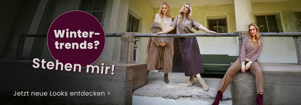 Wintertrends? Stehen mir! – drei Frauen in Wintermode posieren lässig vor einem Haus, Text: Jetzt neue Looks entdecken