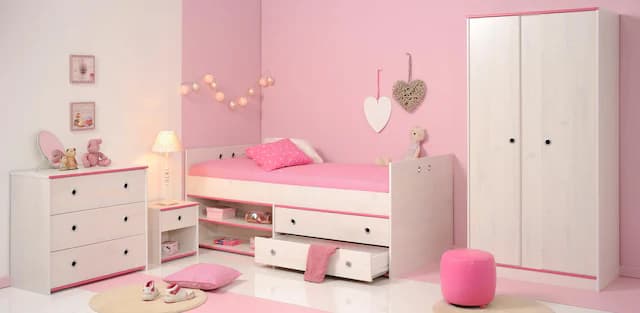 Platzsparende Möbel für junge Damen