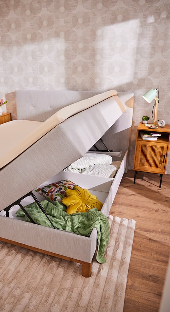 Bett mit Stauraum