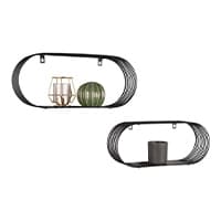 Zwei schwarze Wandregale, eines mit Kerzenhalter und grünem Ball, das andere mit grauem Behälter