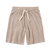 Beige Shorts mit Kordelzug und seitlichen Taschen, liegend auf weißem Hintergrund