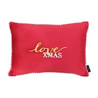 Rotes Kissen mit goldener Aufschrift "love" und weißem "XMAS" darunter
