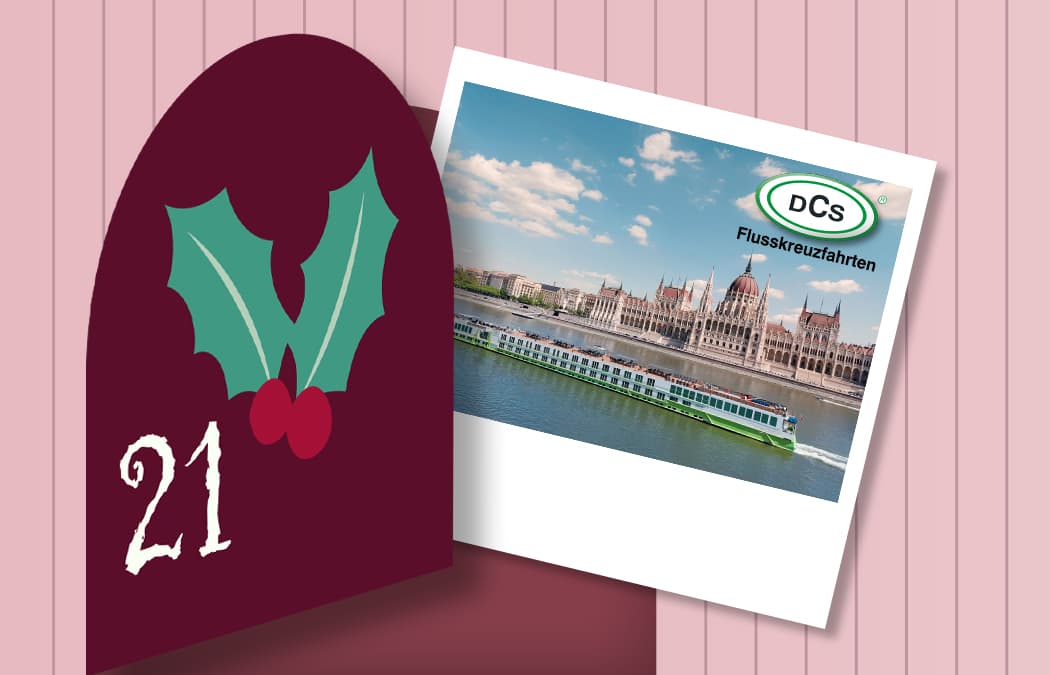 DCS Flusskreuzfahrten – Bild von einem Kreuzfahrtschiff auf einem Fluss vor einem historischen Gebäude mit Türmen und Kuppeln