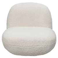 Weißer, gepolsterter Sessel mit breiter Sitzfläche und runder Rückenlehne