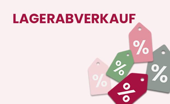 Lagerabverkauf – bunte Rabatt-Schilder mit Prozentzeichen liegen übereinander