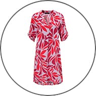 Rotes Kleid mit weißem Blattmuster und halbärmeligem Design.