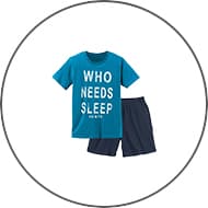WHO NEEDS SLEEP – Blaues T-Shirt und dunkle Shorts für Kinder