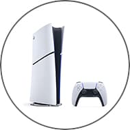 Spielkonsole in Hochkantform mit passendem kabellosem Controller vor weißem Hintergrund
