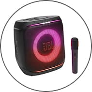 JBL Lautsprecher mit leuchtendem Ring in Pink und Orange, daneben ein passendes Mikrofon