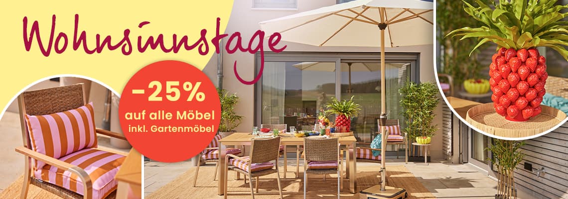 -25 % auf alle Möbel inkl. Gartenmöbel – sommerlich gedeckter Gartentisch mit Stühlen und Sonnenschirm auf Terrasse