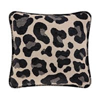 Quadratisches Kissen mit großem Leopardenmuster in Schwarz und Beige, kontrastierende Umrandung