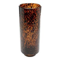 Zylindrische Vase mit dunklem, geflecktem Muster in Braun- und Schwarztönen vor weißem Hintergrund