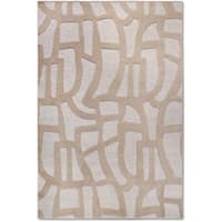 Rechteckiger Teppich in Beige mit hellem, unregelmäßig geschwungenem Linienmuster