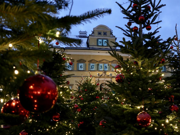 Übergroßer Adventskalender Hellbrunner Christkindlmarkt